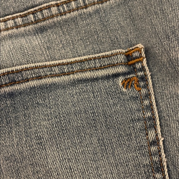 Madewell Distressed 9” High Rise Stretch Jean Raw Edge Waist 32” Inseam 28” - Picture 15 of 16